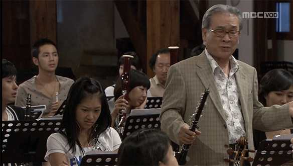 악장 선출을 제안하는 김갑용 클립 이미지