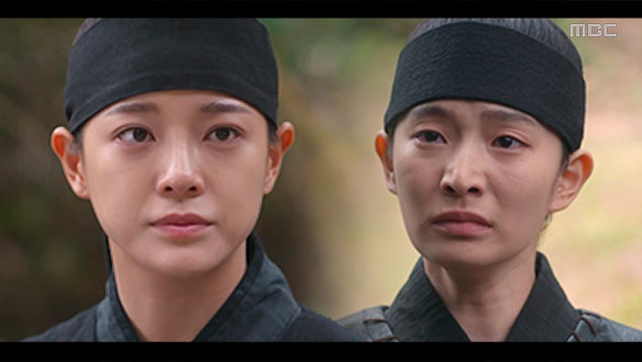 “우릴 믿지 못하겠다면, 빈씨를 믿어“ 달이(김세정), 초랭이탈에게 건넨 서찰