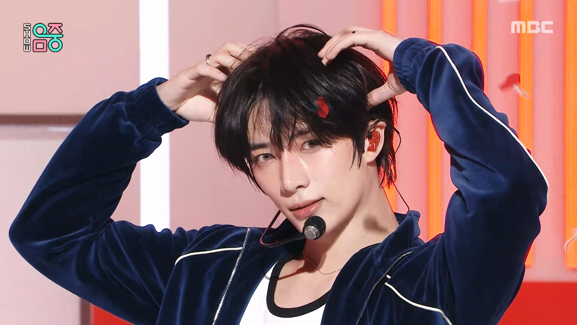 투모로우바이투게더 - 러브 랭귀지 (TOMORROW X TOGETHER - Love Language) 클립 이미지