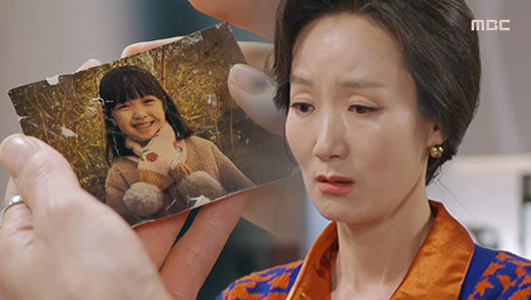 "이 사진 어디서 났니...?" 진주(김로사)가 흘리고 간 사진을 발견한 혜란(이채경)