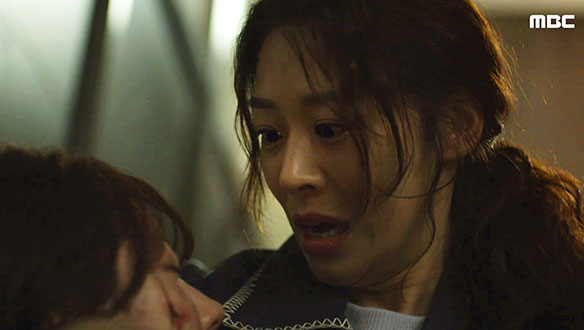 "미소야 정신 차려봐!" 쓰러져있는 미소(이루다)를 발견한 설희(장신영)