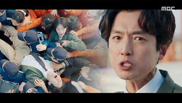 "중단하고 사과하라!" 집회 도중 체포된 무진(정경호)?!