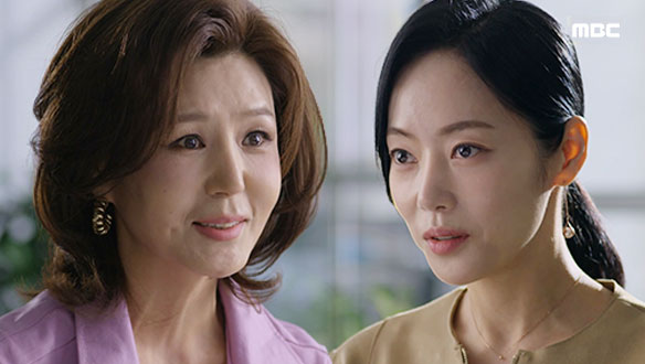 "진퇴양난이라더니..." 경채(윤아정)의 상황을 살피는 연숙(이칸희)