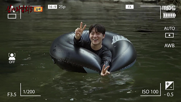 삼재 ① 계곡 안에 보이는 무언가 클립 이미지