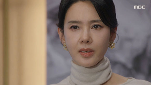 "당연히 내가 가져와야지" 머리핀을 찾기 위해 장미(함은정)의 집을 찾아간 화영(오현경) 클립 이미지