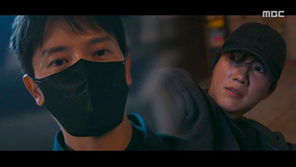 "역시..." 한영(지성), 순원(박건일)을 향한 정의의 발차기