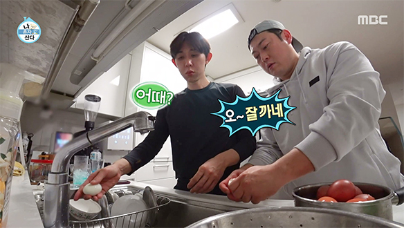코드 쿤스트 집에서 펼쳐진 형제 케미💖 제육 볶고 계란장 만드는 이선민의 다정 모멘트🍳