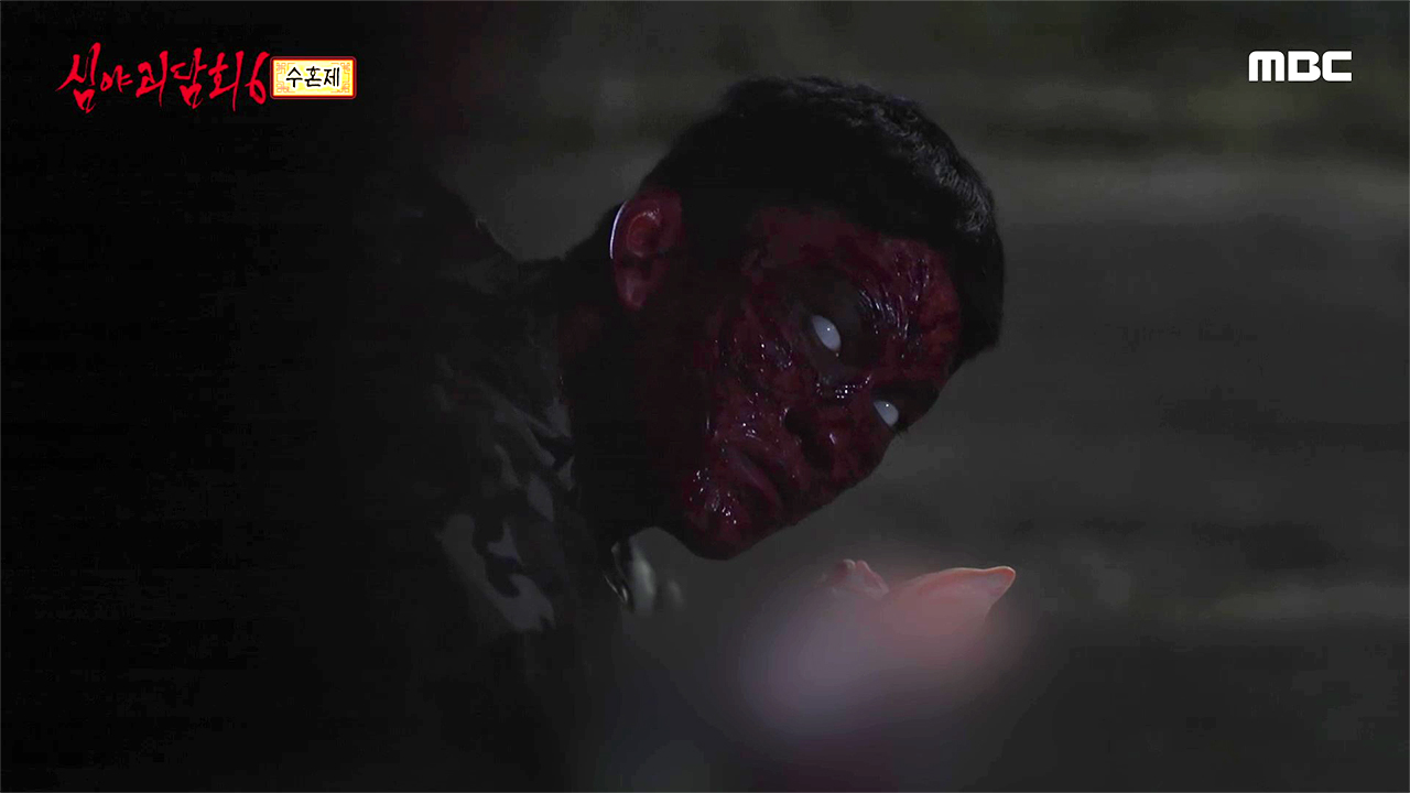 수혼제 ① 돼지머리를 뜯고 있는 군인