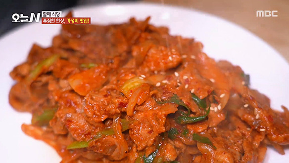 손님들 입맛을 사로잡은 할매 표 '돼지고기 주물럭'