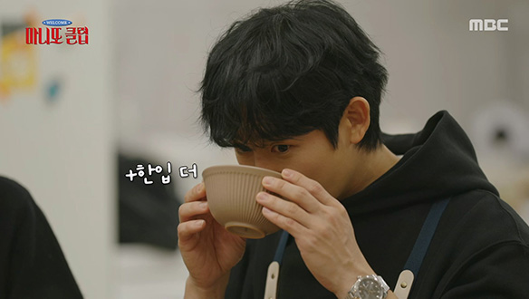 마니또 클럽 멤버들의 본격 시식 타임🍴 클립 이미지