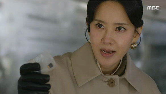 "이거 원본 맞아?!" 협박범과 마주한 화영(오현경) 클립 이미지