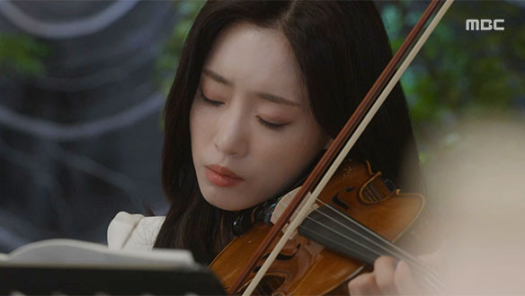 "하는 척만 하면 된다는 거죠?" 장미(함은정), 금순(안주암)의 조력으로 피해 간 위기! 클립 이미지