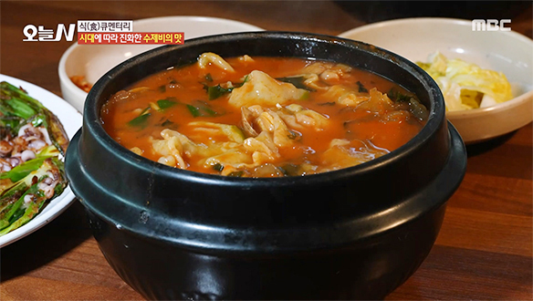 고추장의 풍미와 칼칼한 맛의 매력 '얼큰 수제비'