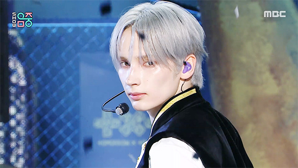 투모로우바이투게더 - 하루에 하루만 더 (TOMORROW X TOGETHER - Stick With You)