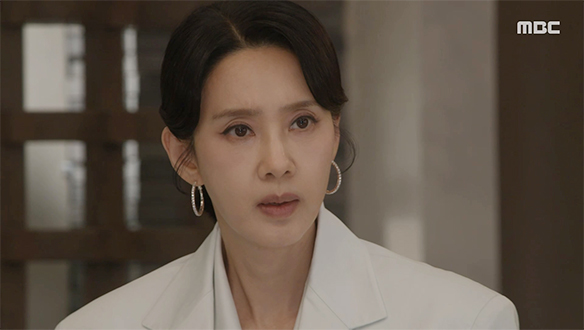 “정숙희를 찾으면 안 된다고!“ 대창(이효정)이 친딸의 단서를 찾았다는 소식에 불안해하는 화영(오현경)