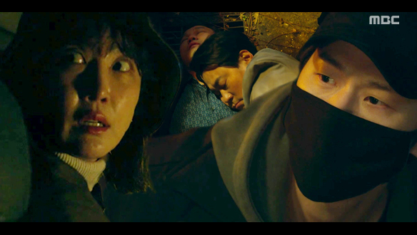 “눈치챘네“ 인구파에 미행당하는 오란(신동미)을 구해주는 공복(이학주)