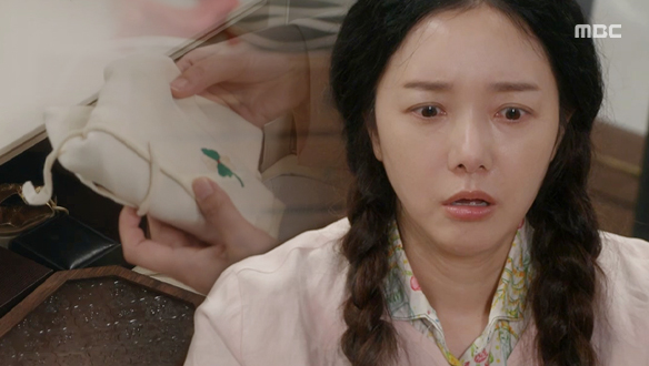 “다 우리 부모님 증표잖아“ 화영(오현경)의 방해 공작을 눈치챈 숙희(정소영)