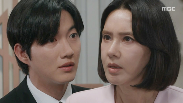 “정신 똑바로 차려“ 백호(윤선우)의 정체에 충격받은 준호(박건일)를 향한 화영(오현경)의 다그침