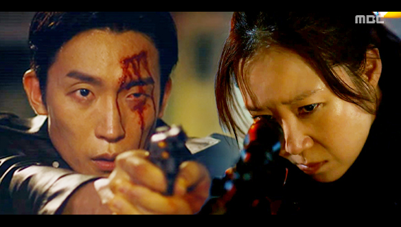 “거기 서!“ 어둠 속에서 울린 총성, 같은 대상을 조준한 동진(이상이) X 보나(공효진)