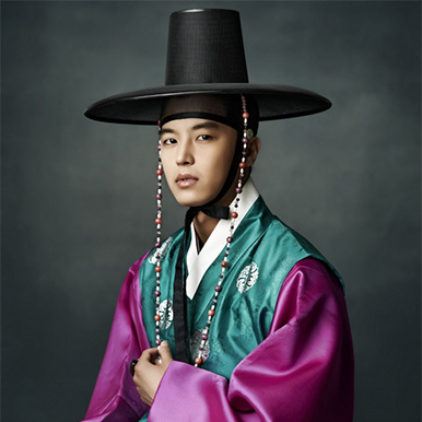 주왈