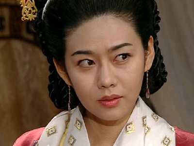 유화가 가져온 보약에 차마 입을 대지 못하는 설란 클립 이미지