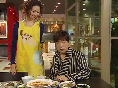 병각을 위해 손수 아침상을 차리는 준희 클립 이미지