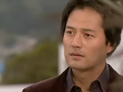 "소중한 걸 잘 잃어버리고 다니네요." 즐겁게 노는 상실(한예슬)을 보며 슬퍼하는 필립(김성민) 클립 이미지