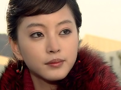 유경(박한별)에게 자신이 떠나더라도 철수(오지호)에게 접근하지 말라고 하는 안나(한예슬)