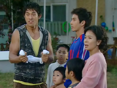 집에 불이 난줄 알고 조카들을 구하러 뛰어 들은 철수(오지호) 클립 이미지