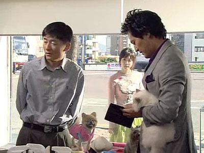 빌리(김성민)는 급하게 애견센터로 가서 프린세스를 찾아온다. 클립 이미지