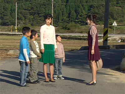 짜장면 먹으러 가던 길에 유경(박한별)을 만난 상실(한예슬) 클립 이미지