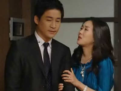 멋을 부린채 기다리는 소영에게 태현은 차갑게 외면하고, 봉달과 말자에게 결혼하지 않겠다고 한다 클립 이미지