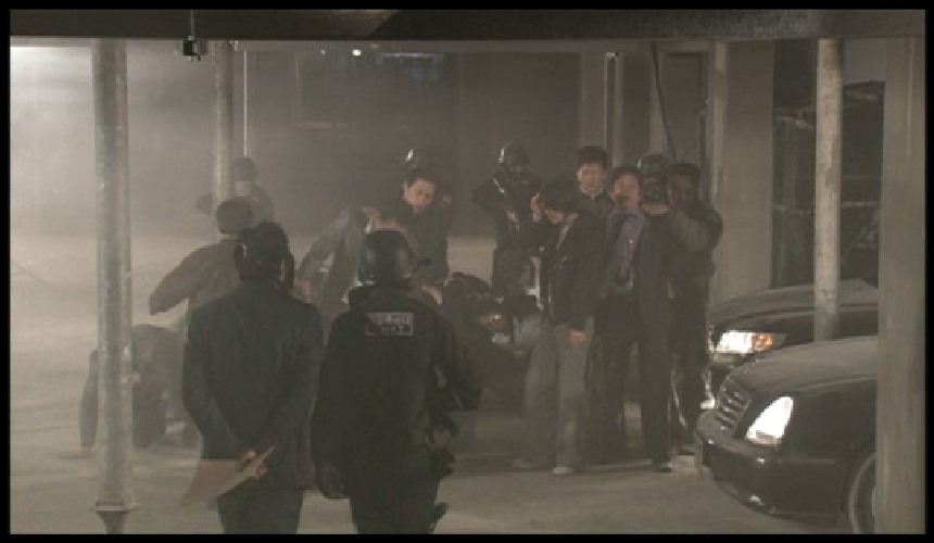 히트팀, 거래현장에 나타나 작전이 드러나고 검거성공! 클립 이미지