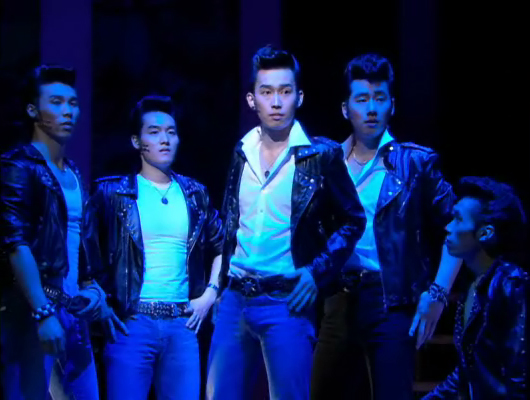 뮤지컬 공연장에서 내쫒기는 그녀는 : 이메리(이하나)! 집에서도 쫒겨난다. 클립 이미지