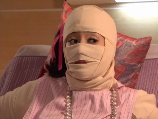 병원에 미이라가 나타났다! 궁금한 그녀는 이소란(왕빛나)씨~,트로트도 잠깐~ 클립 이미지