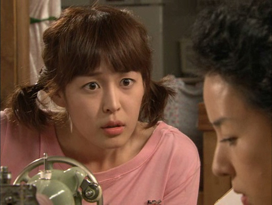 엄마친구 결혼식에 대신가게 된 메리. 어머니(이혜숙) 핸드 메이드 시작! 클립 이미지