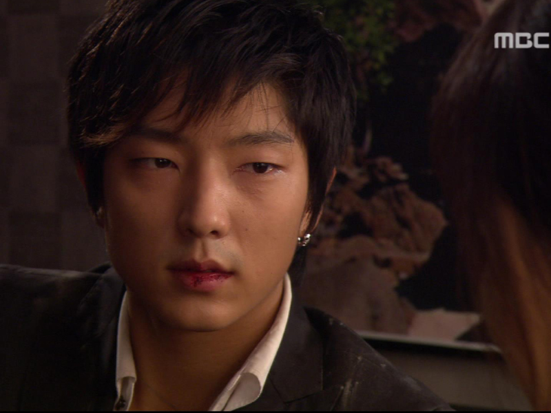 지우에게 왜 아무것도 안물어보냐고 하는 수현 클립 이미지