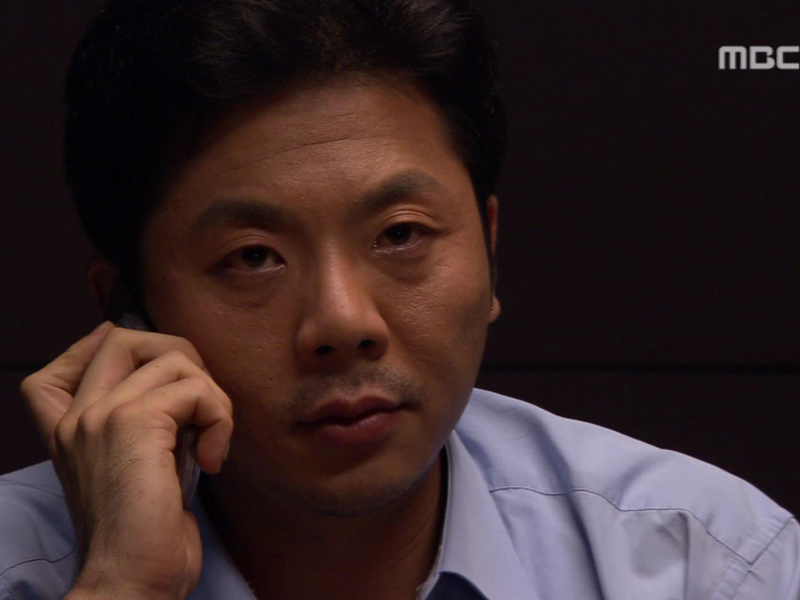 청방에 거짓정보를 흘리는 국정원측 클립 이미지