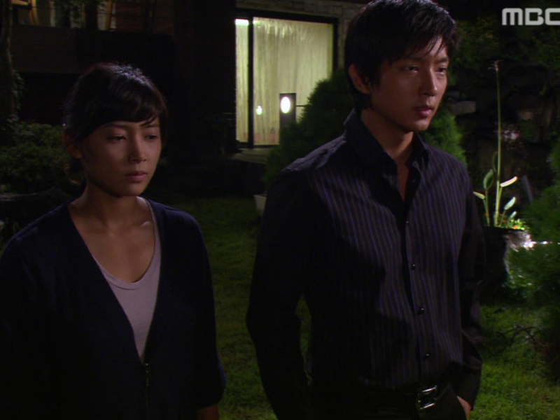 지우에게 위험하니까 돌아가라고 하는 수현 클립 이미지