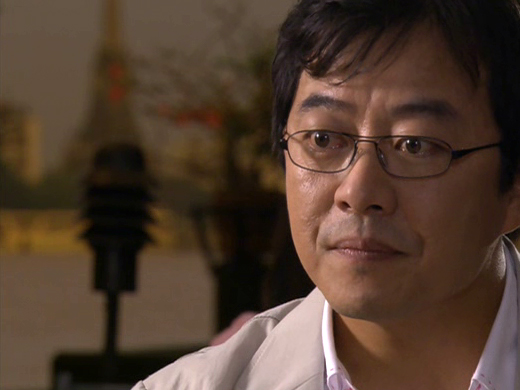 실장 중호(이기영)는 태국 왕립 검찰청 검사 경화(김정난)와 청방 수사를 시작한다. 클립 이미지