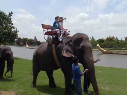 다시 만난 수현과 지우는 태국을 소풍다니며 친해진다. 클립 이미지