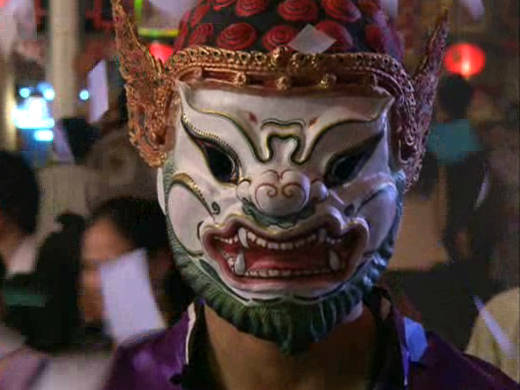 경화는 수현과 식사를 하던 중 가면을 쓴 사내에게 총을 맞는다. 클립 이미지