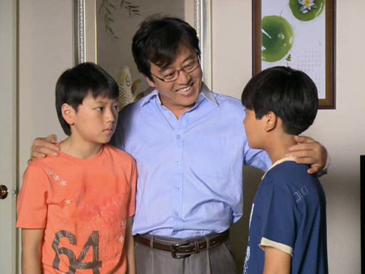 중호(이기영)는 수현을 입양, 수현(박건태)과 민기(정세인)는 싸우면서 친해진다. 클립 이미지