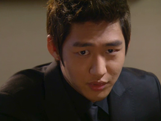 수현이 처음 맡은 일은 거미파.. 클립 이미지