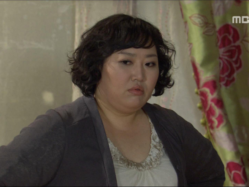 시향모는 영방을 석기와 비교하며 짠돌이라고 타박한다. 클립 이미지