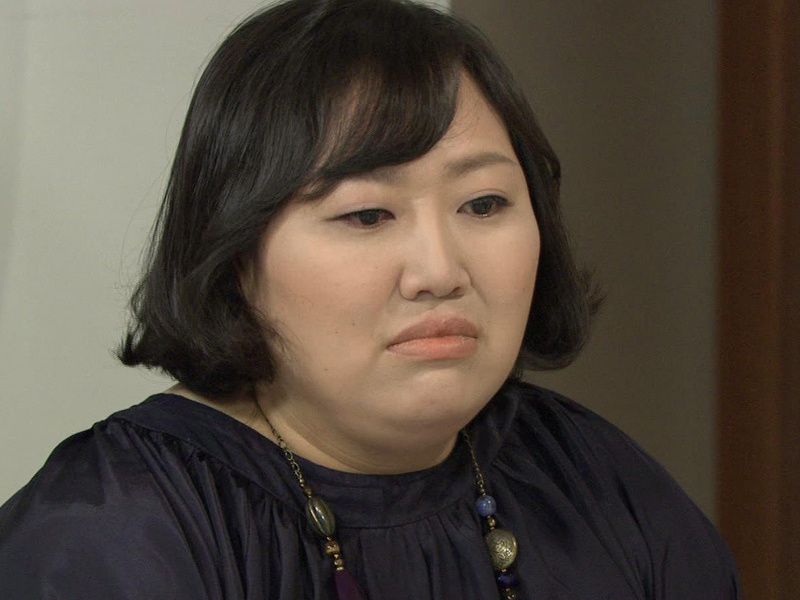 금녀는 영방에게 금전적인 불만을 털어놓는다