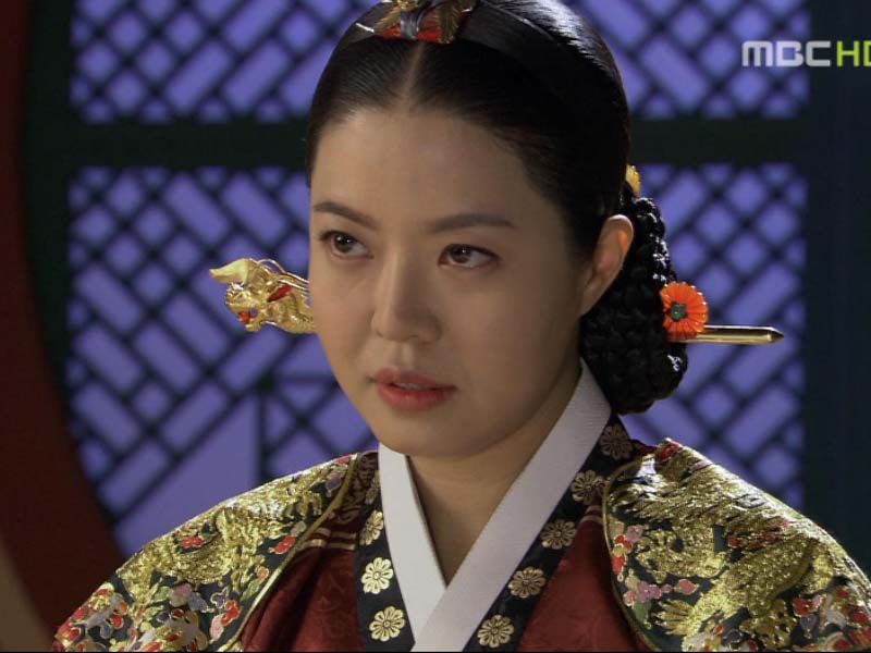 중전은 세손이 보위에 오르면 지난 사도세자의 일을 파헤칠 것이라고 말한다. 클립 이미지