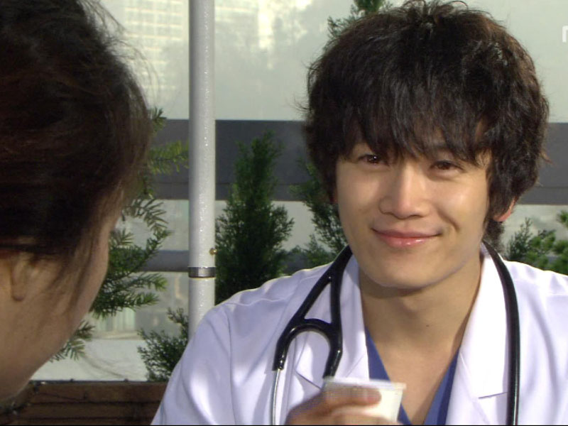 혜석과 동권의 키스 장면을 보게된 은성은 혜석을 놀린다.