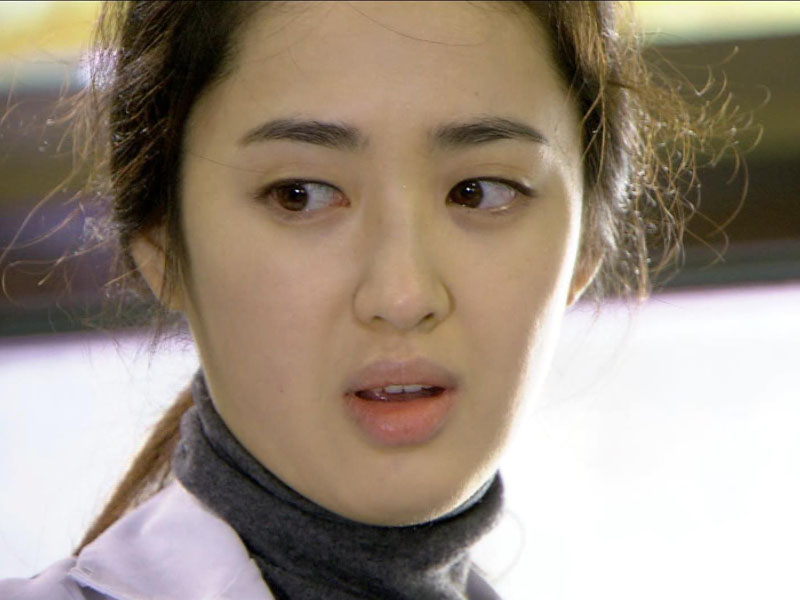 혜석은 지고 있어도 웃는 은성을 신기하게 바라본다.