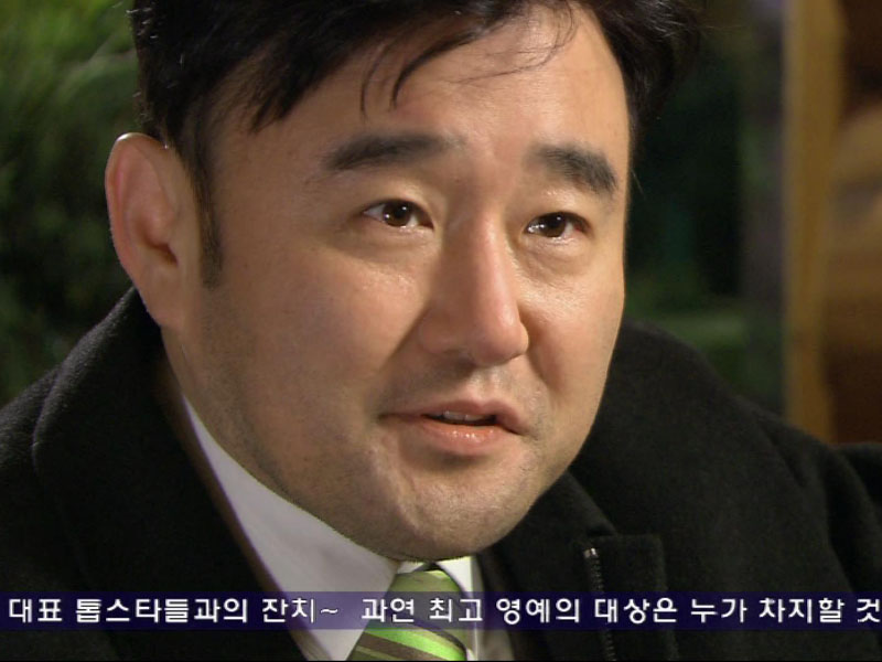 민영규는 김태준에게 최강국을 견제할 또 다른 카드가 있다고 말한다.